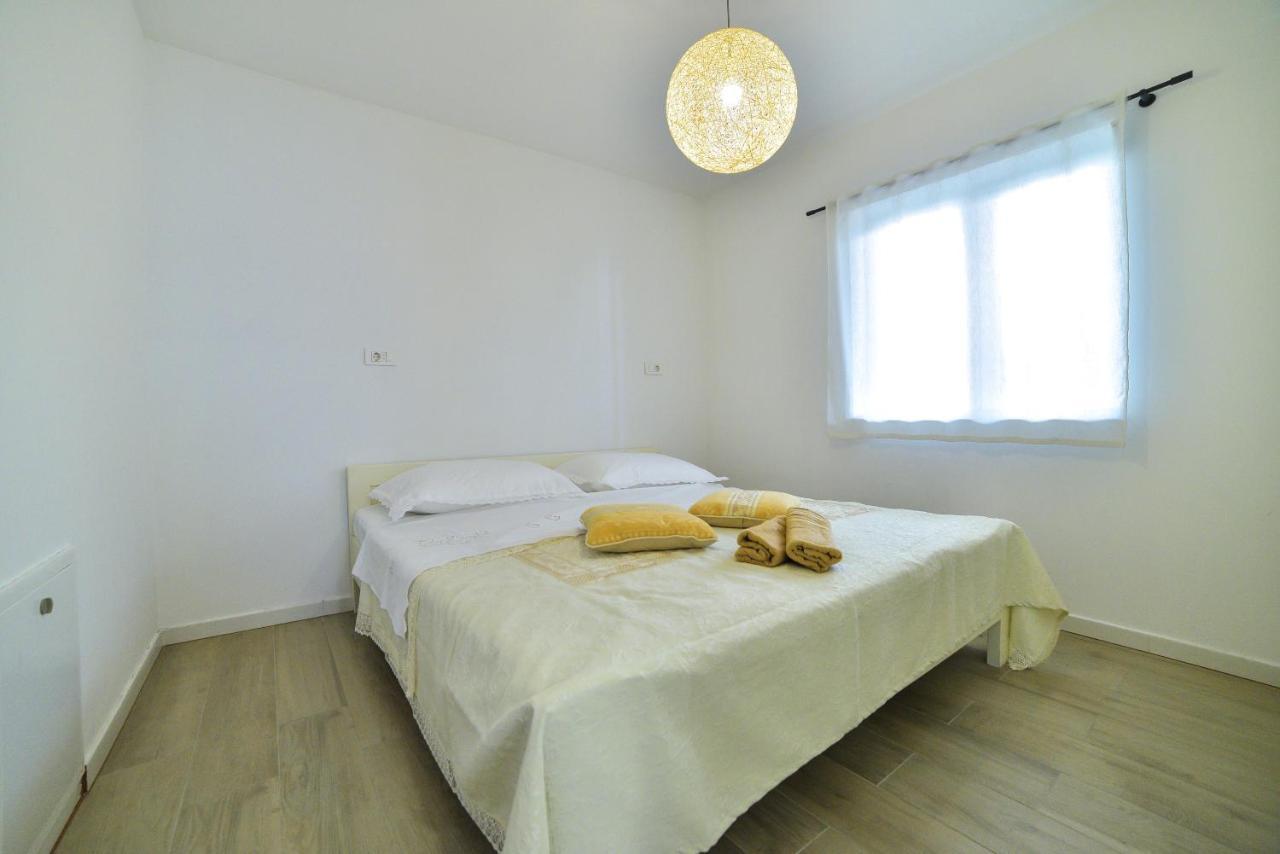 Apartment Maris Sinj Exterior photo